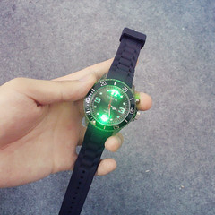 New Men's Sports Silicone Watch with Large Dial and Light Flash Watch for Middle School and High School Students, Wholesale