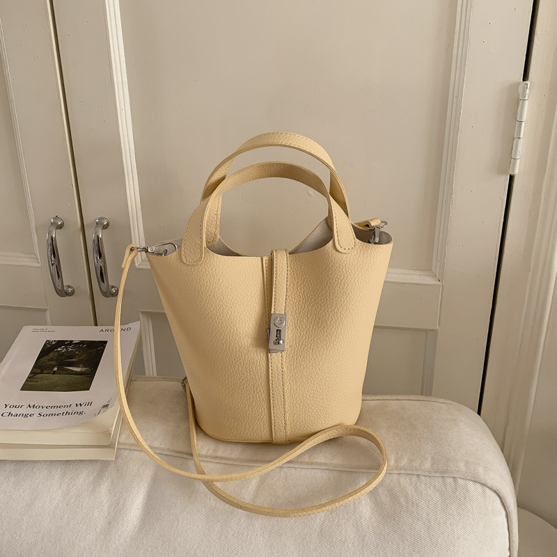Nicho coreano canasta de platos portátiles bolso de cubo para mujeres 2026 ventas calientes nueva moda lichi patrón mochila