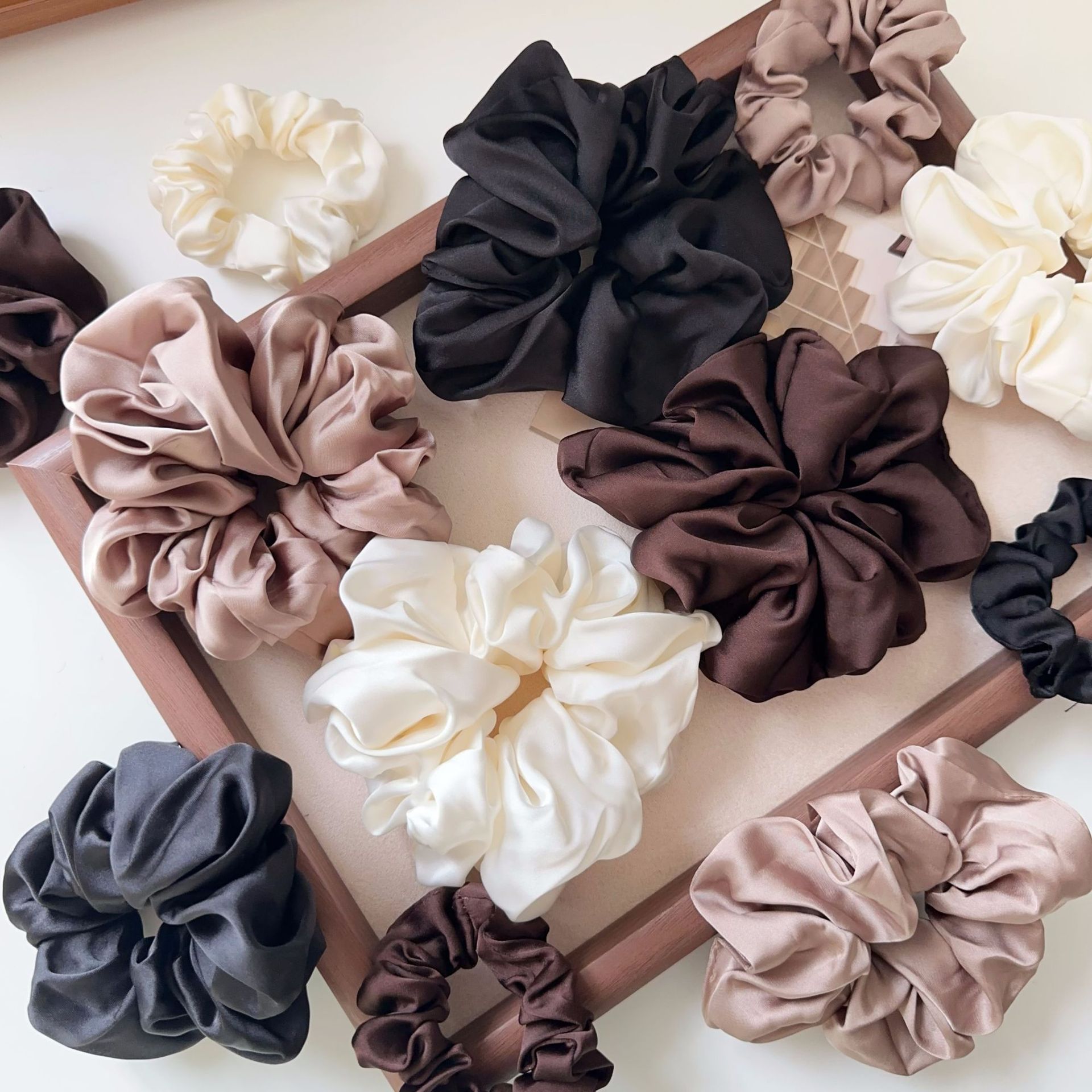 8g Weight Hair Tie Hair Accessories Type 1 Piece Quantity Holiday, Daily Occasion Solid Color Pattern Women's Gender Simple Style, Classic Style Style Women's Simple Style Classic Style Solid Color Cloth Hair Tie 无