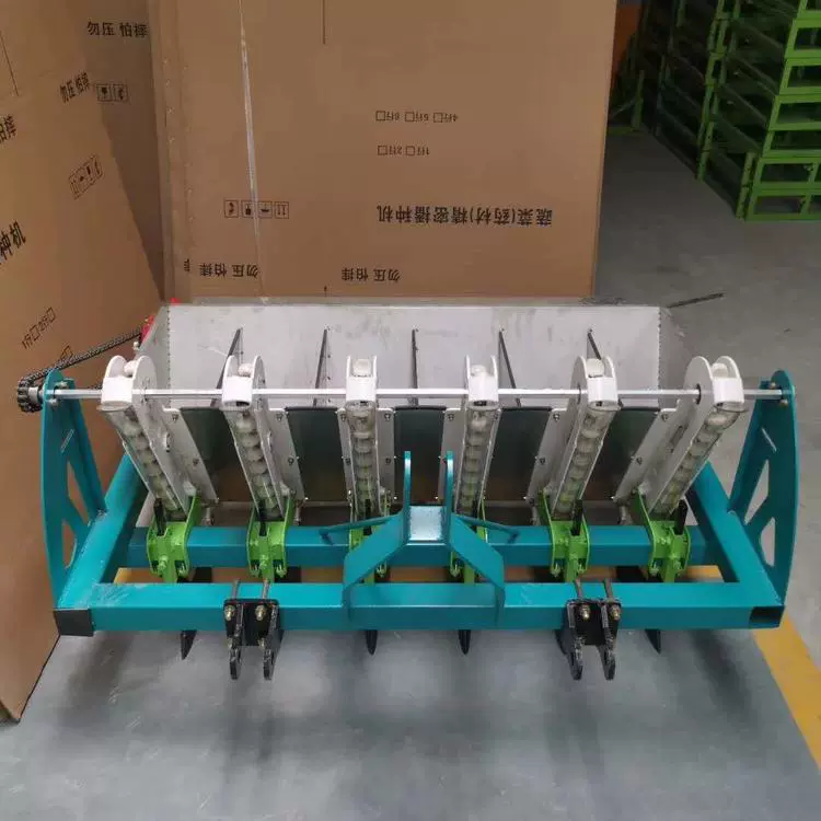 Картофелесажалка, многофункциональная картофелесажалка, четырехколесное транспортное средство с функциями формирования грядок, мульчирования и внесения удобрений — всё в одном устройстве