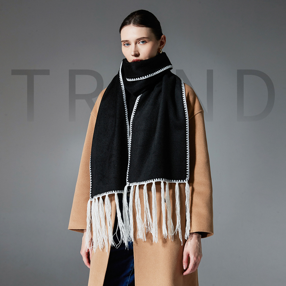 Écharpe à pompon double face de couleur unie de milieu à haut de gamme pour l'automne et l'hiver 2024_voghion.com