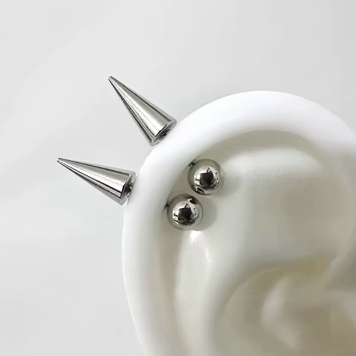 恶魔耳精灵 耳钉耳骨钉钛钢银色朋克铆钉耳饰个性小众穿刺