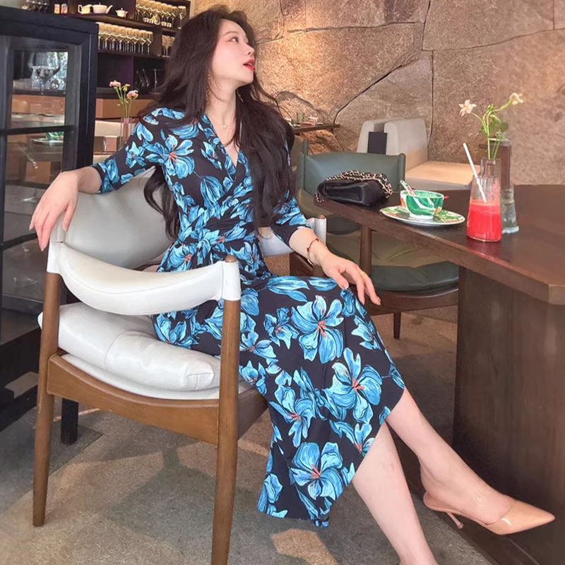 French-Style Ink Blue Floral Whisper One-Piece Dress 2026 New Summer Waist-Cinching Slim-Fit Wrap Dress