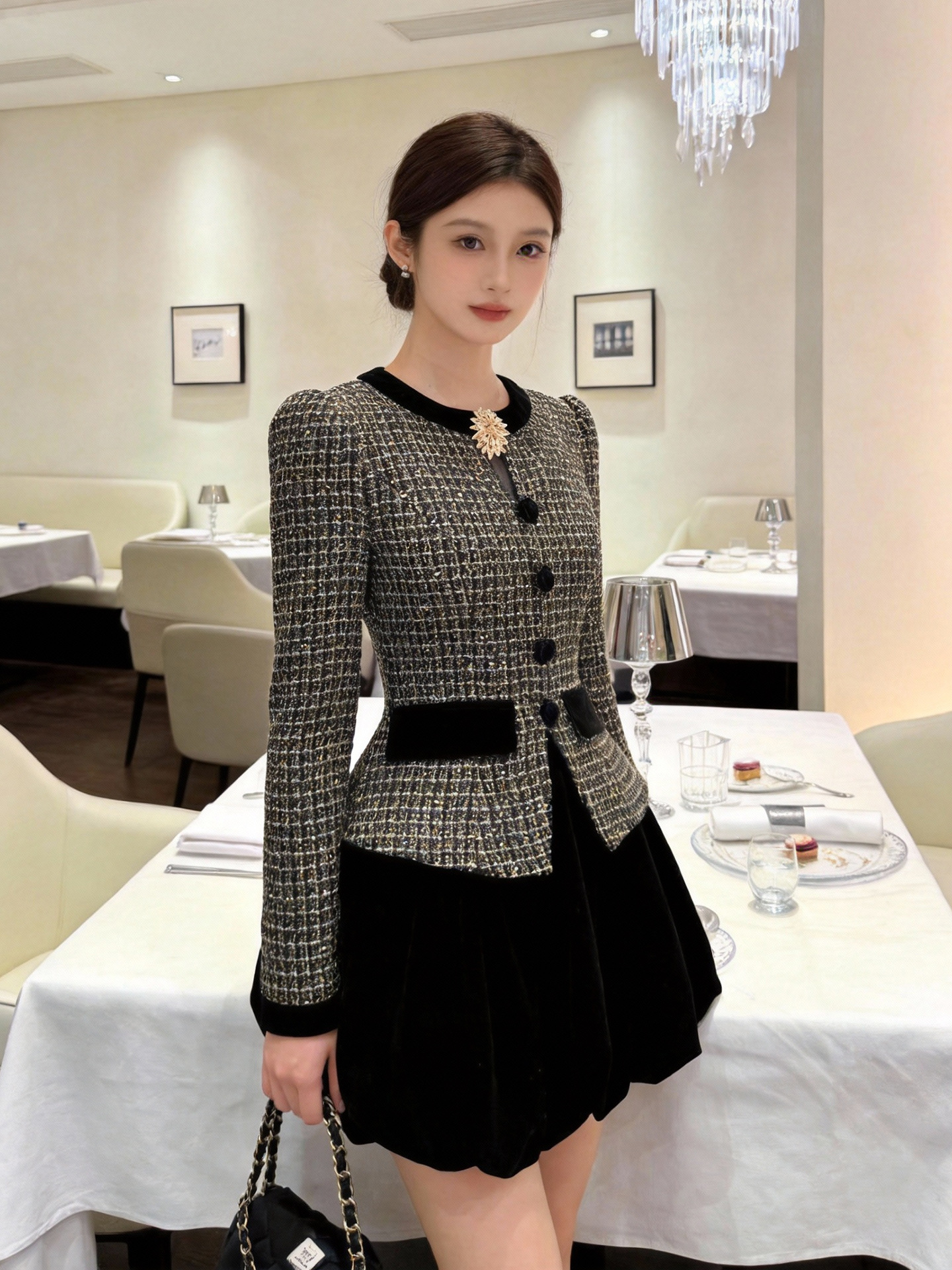 Váy liền dáng suông midi tiểu hương, thắt lưng eo, họa tiết kẻ caro cổ điển — đen
