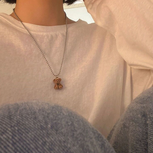 Japanese and Korean-inspired, cute bear necklace for women, trendy, influencer, hip-hop, clavicle chain, simple and personalized, teddy bear sweater chain