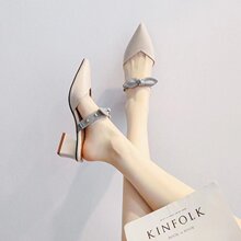 2026新款网红包头半拖鞋外穿时尚半拖一脚蹬女尖头中跟凉拖配裙鞋