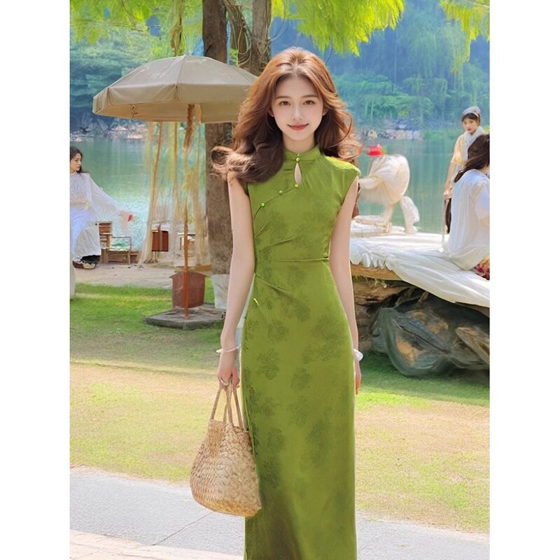 New Chinese Style Improved Cheongsam Green Dress with White Design, Slim Fit, Super Long Fashionable Waist Skirt for Women