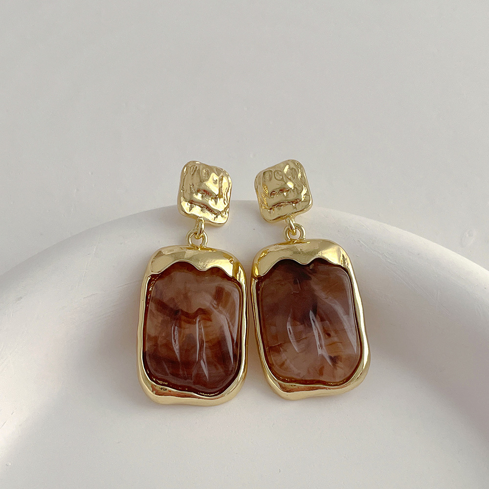 Simple Style Square Resin Copper Irregular Plating Earrings 1 Pair display picture 3