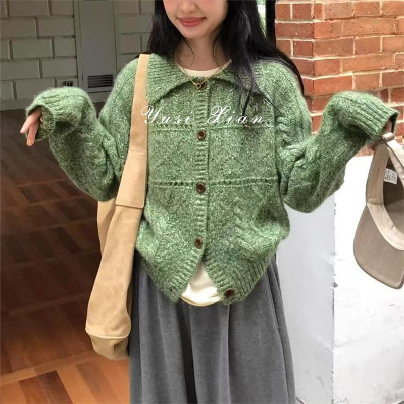 巨好看设计感韩里韩气翻领减龄绿色毛衣上衣女款2025新款秋装外套|undefined