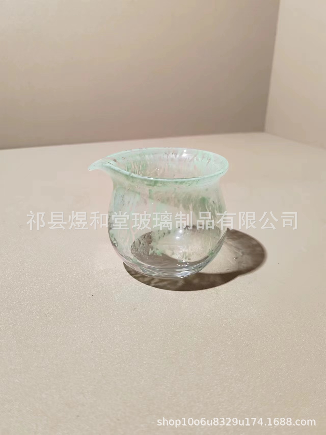 구형 차 바다 라이트 그린