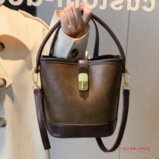 High-end fashion handbag bag for women 2023 new autumn and winter retro simple bucket bag niche crossbody shoulder bag