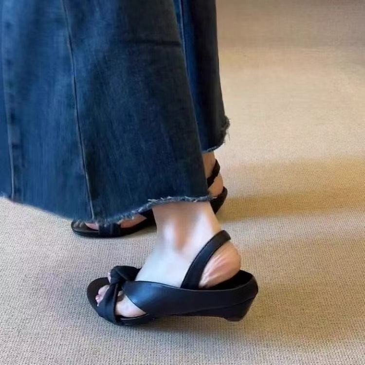 Retro Suede Peep-toe Sandals For Women Mid-heel Wedge Shoes_voghion.com