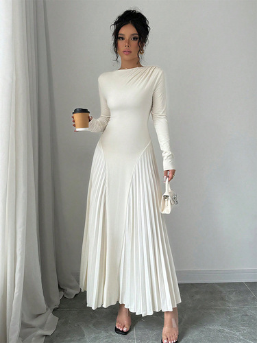 New style long sleeve knit long dress with pleats, elegant, slimming, versatile, fashionable, and temperament.