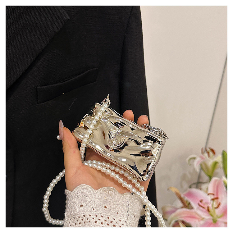 Women's Mini Metal Solid Color Vintage Style Streetwear Beading Lock Clasp Crossbody Bag display picture 5