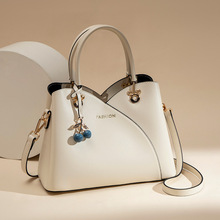 ��Ƥ�����Ů�ļ�ͨ�ڰ���Ůʿ�r�������������������Ʒ�|Ů����