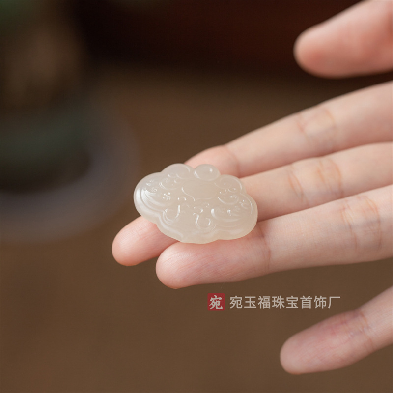 공장 도매 아프간 옥 연꽃 분말 RUYI 자물쇠 펜던트 여성의 핑크 양면 꽃 풍부한 평화 잠금 펜던트