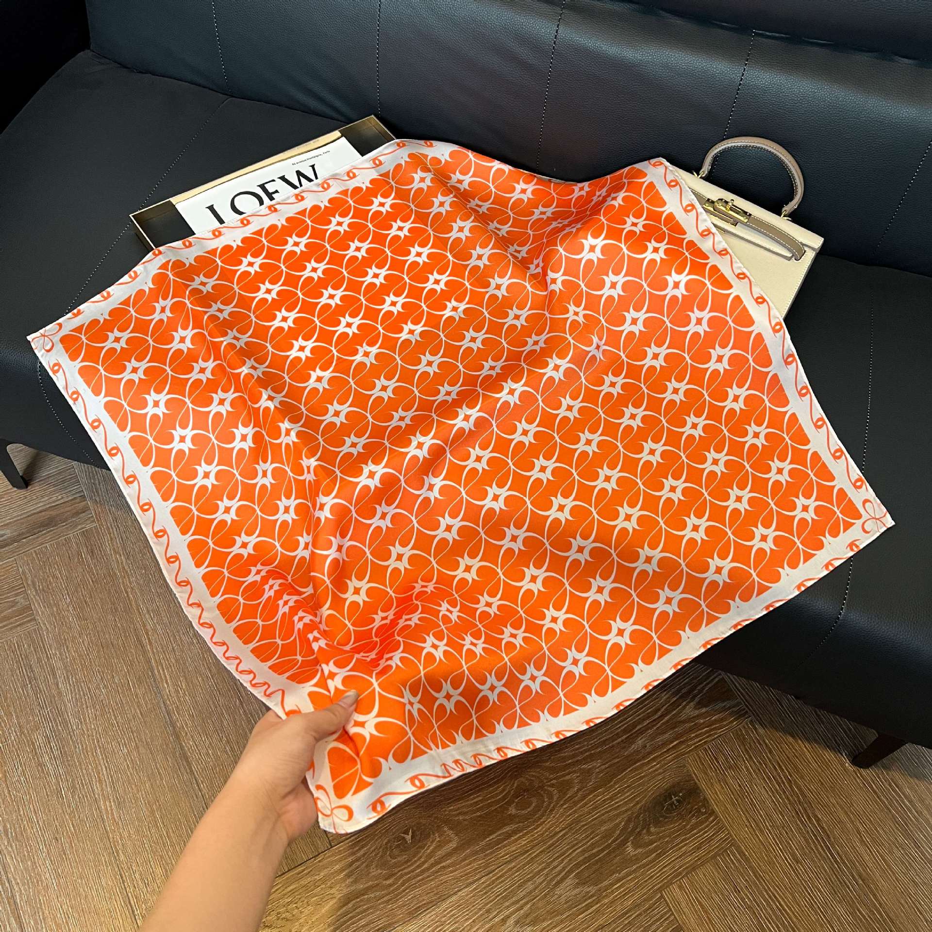 Transfronterizos nuevos bufandas de seda azul de alto nivel de seda cuadrada de simulación bufandas de moda de decoración de moda de combinación bolsa correa de pelo bufandas profesionales