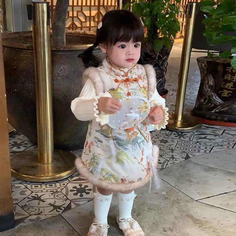 Qi Qiqian siete niñas más chaleco de terciopelo vestido cheongsam vestido 2025 nuevo vestido de aniversario vestido de Año Nuevo bebé