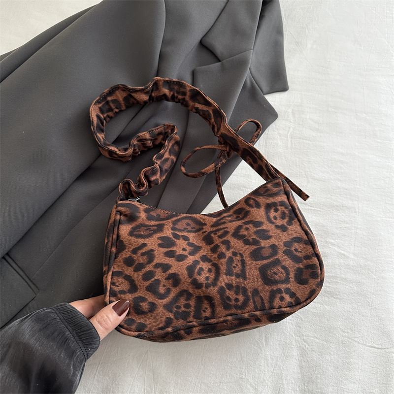 Bolso de bola de masa de mensajero de un solo hombro, popular de todos los partidos, bolso con estampado de leopardo de otoño e invierno, bolso de axilas, mujer de alto nivel