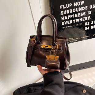 Bolsos de mujer de calidad, se han lanzado grandes productos, los colgantes están integrados, por favor coloque en los estantes