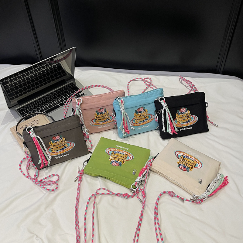 日本の新しいミニバッグクロスボディバッグ女性の刺繍ショルダーバッグカジュアル化粧品バッグ多用途ミニ携帯電話バッグ|undefined