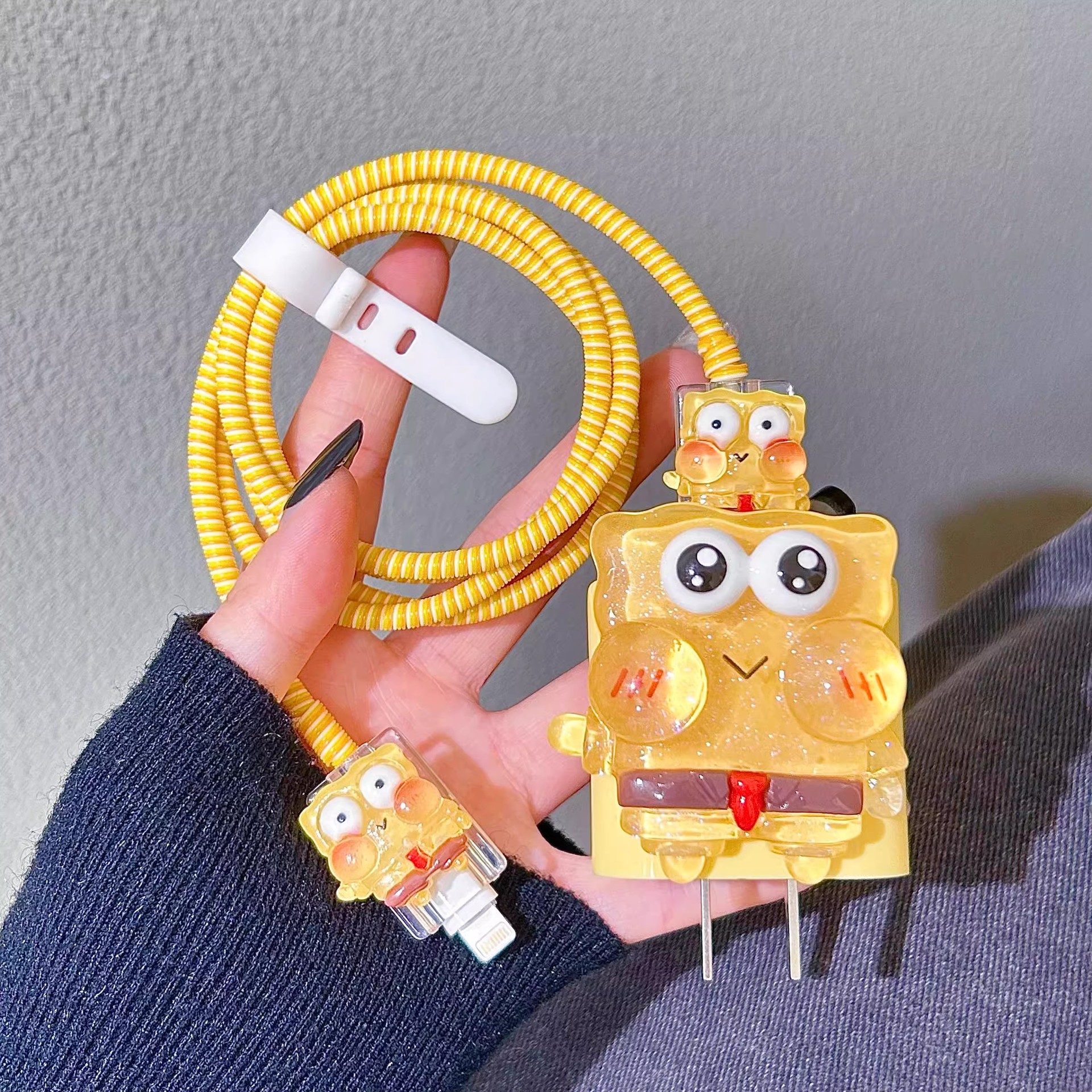 Aplicable a la cubierta protectora del cable de datos iPhone13/14/15 cubierta protectora estándar europea y americana de Apple 20W cargador