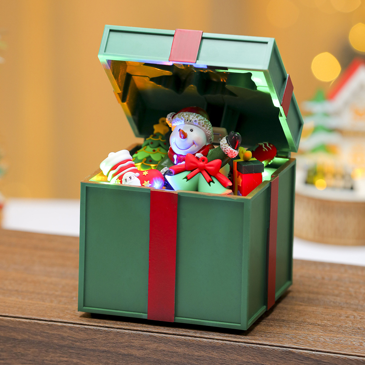 Una variedad de adornos de caja de música luminosa de resina giratoria de Navidad, adornos de tren giratorio, regalos de Navidad