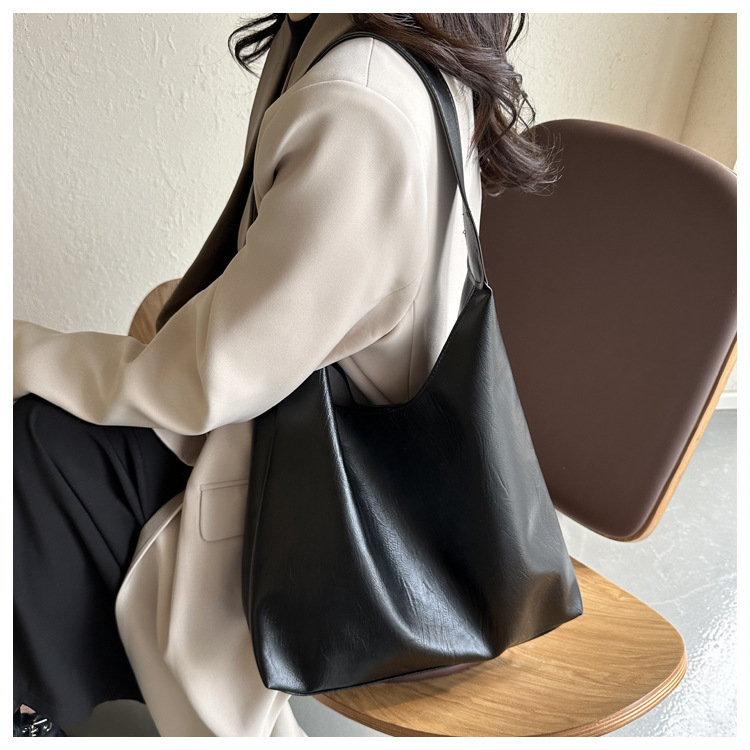 Sac à main tendance en cuir souple grande capacité pour femme, collection automne-hiver 2025, sac fourre-tout polyvalent à porter à l'épaule ou sous le bras_voghion.com