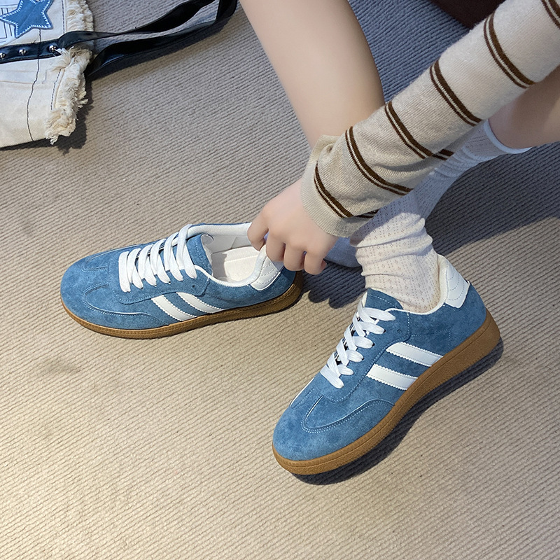 Zapatos de entrenamiento alemanes de fondo plano para mujer 2025 nueva primavera y verano retro nicho todo fósforo zapatillas deportivas moda casual zapatos blancos