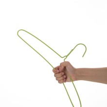 茶花衣架浸塑版浸粉优品衣架成人干湿两用衣服撑衣柜衣架阳台晾晒