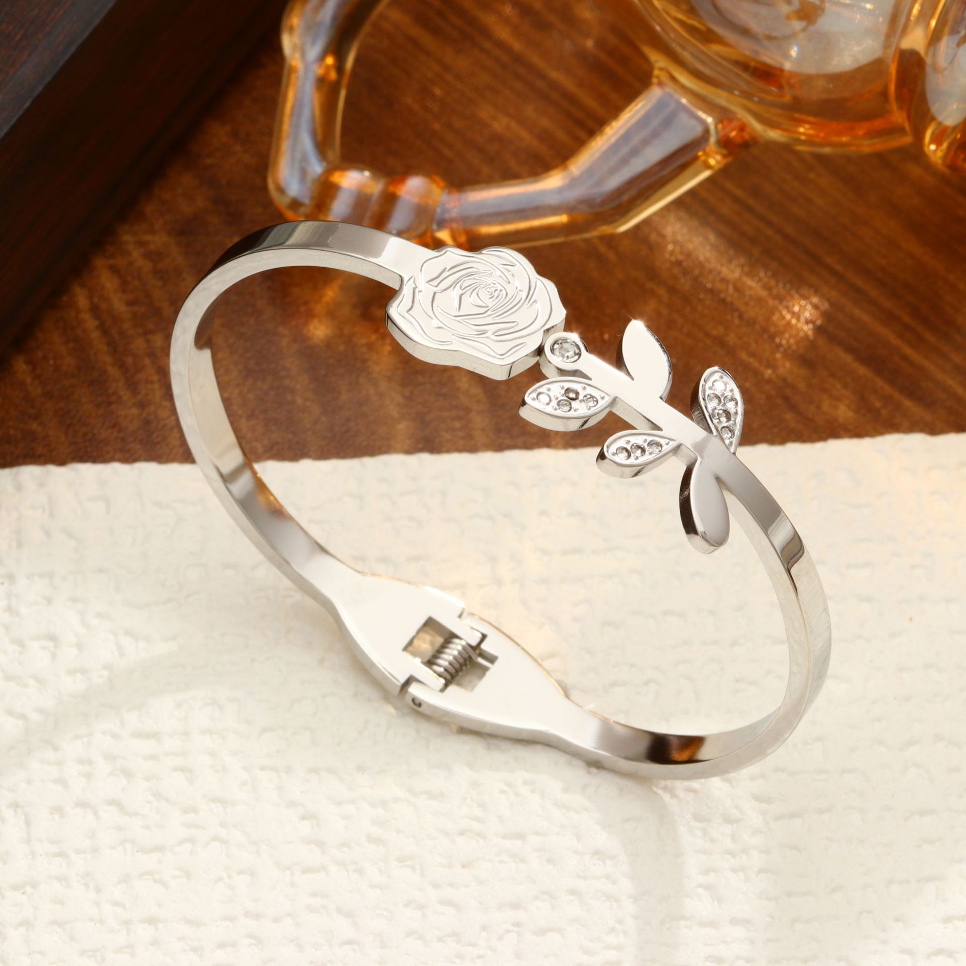 A flower-steel color