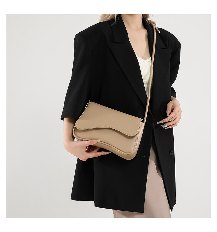 Underarm bag for women, new autumn 2024 fashion and niche design, single-shoulder crossbody bag, stylish and relaxed small square bag undefined