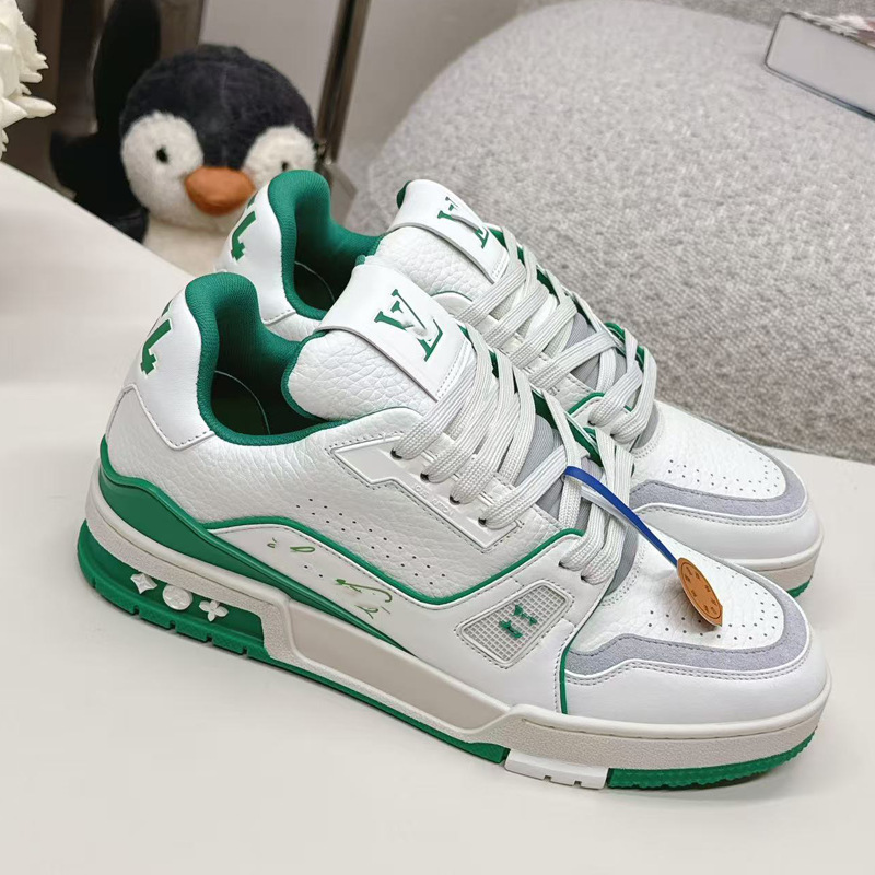 Zapatos de moda europeos Guangzhou de alta versión驴 entrenador zapatos deportivos ociosos de cuero universal para hombres y mujeres