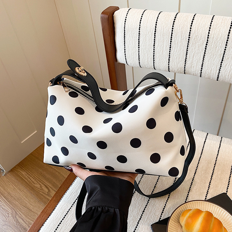 2026 Spring New Fashion Lightweight Stylish Polka Dot Niche Design Versatile Simple Shoulder Crossbody Handbag