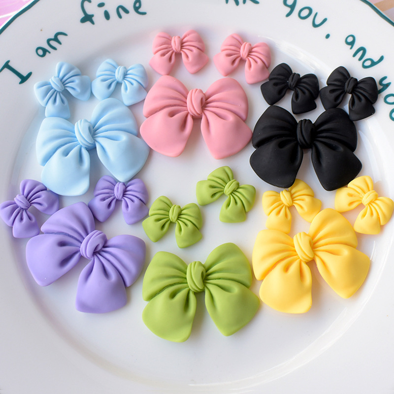 Cute charger with bow