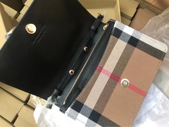 専門店の同モデルの百合の女性カバンの経典house戦馬のキャンバスの紋様はカバーをひっくり返します。