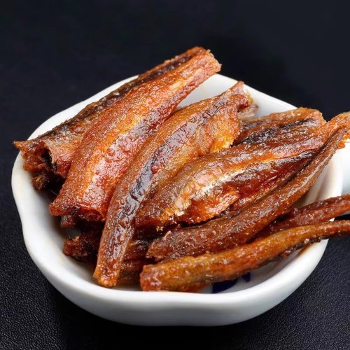 Spicy fish skin, saltwater fish, sardine, casual seafood, office snacks, snacks, ready-to-eat fish skin, small package