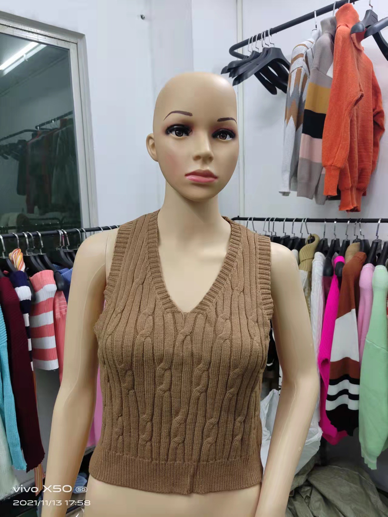Twist Chaleco con cuello en V chaleco suéter 2022 nuevas mujeres de estilo coreano sin mangas suelto corto exterior superior