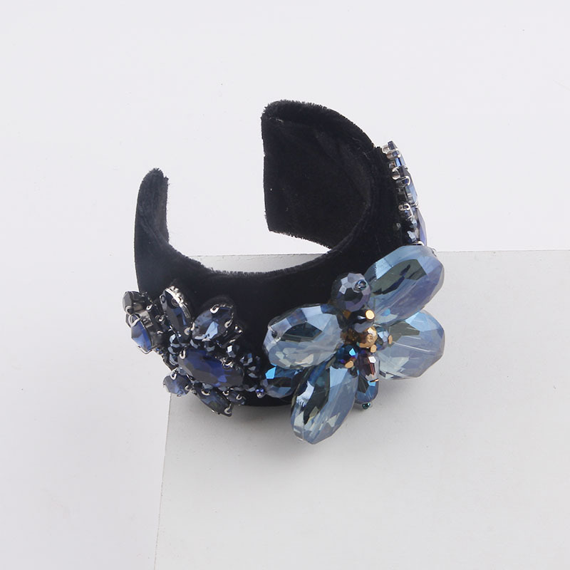 Baroque Flannel Diamond Gemstone Crystal Flower Bracelet display picture 2
