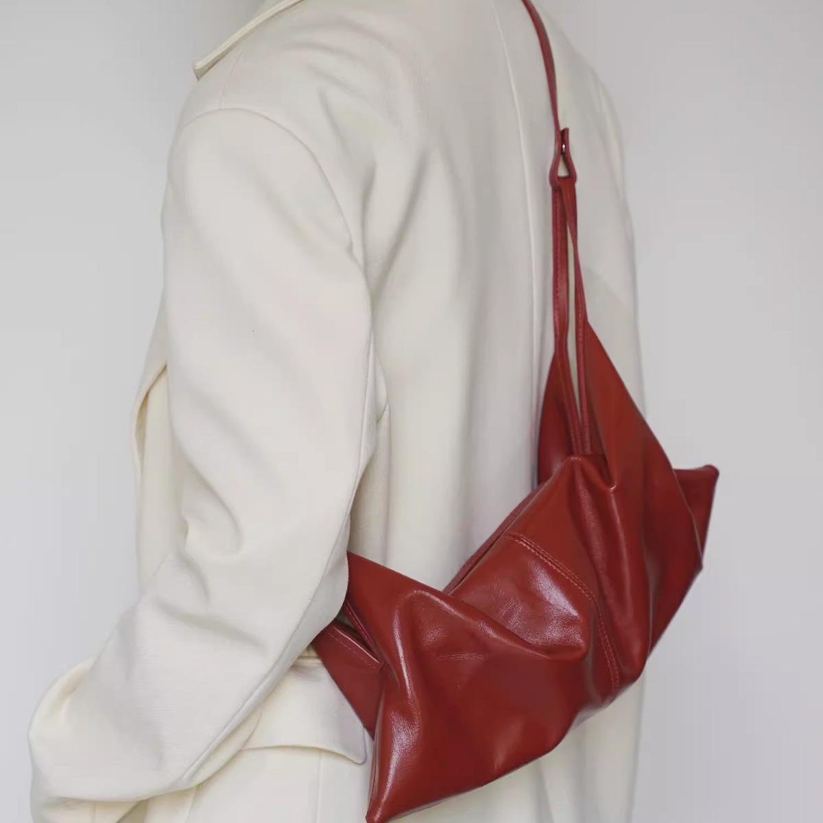 Design di nicchia in stile coreano Ins, strato superiore in morbida pelle cerata e oliata, stile pigro, tracolla monospalla, corno portatile_voghion.com