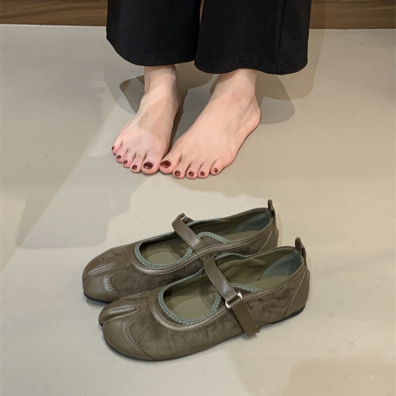 Single-strap ballet split-toe flat shallow single shoes for women, 2026 summer pig hoof Mary Jane shoes Single-strap ballet split-toe flat shallow single shoes for women, 2026 summer pig hoof Mary Jane shoes