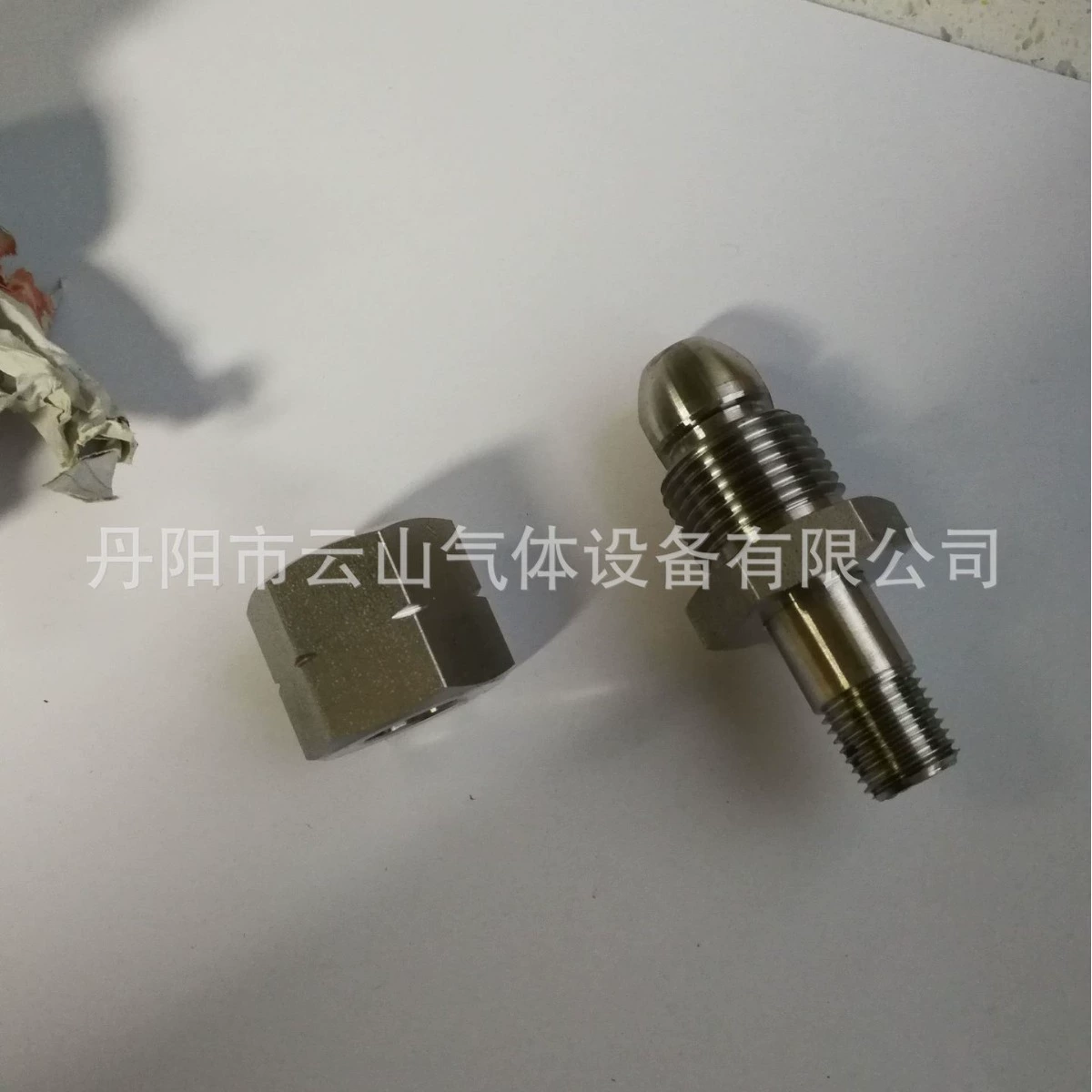 Продам цилиндр клапана из нержавеющей стали 316, нестандартное цилиндрическое соединение G5/8 CGA580 21,8 1/2