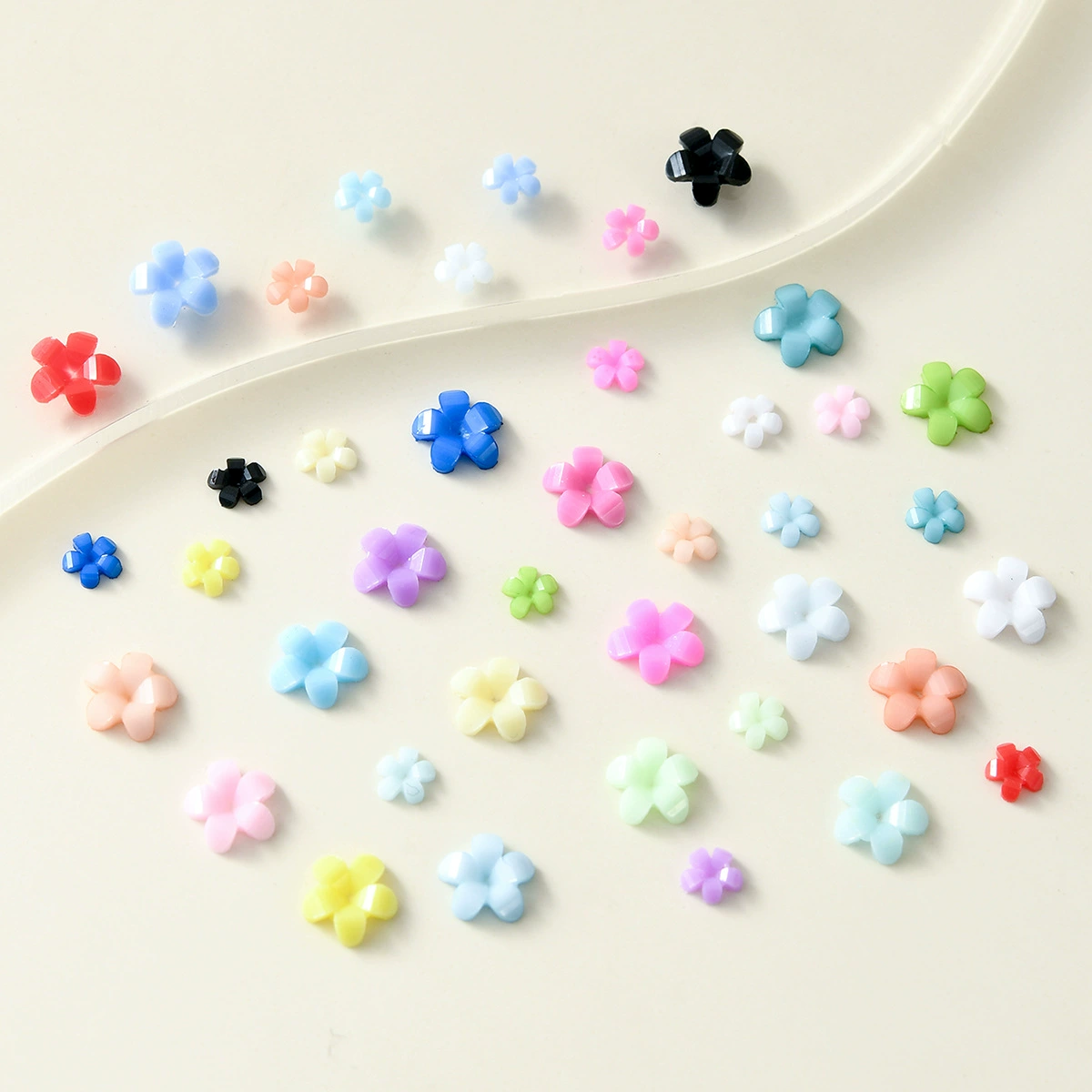 Сетка красная свежая многоцветная смола с пятью лепестками для ногтей украшения изысканные дикие DIY украшения для ногтей оптом