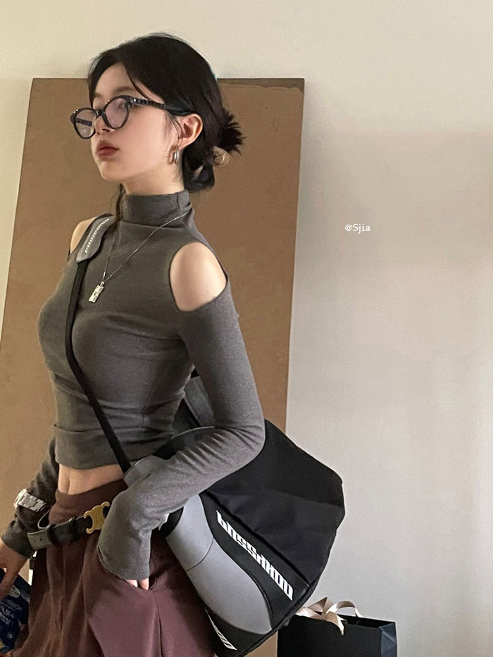 透かし彫りの肩の半分の高襟のtシャツの婦人服の春はやせています。