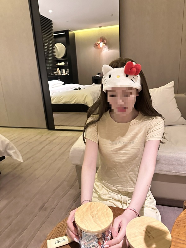 蝶宝嘻 建议人手一件 亲肤棉竹节感烫钻三色T恤修身显瘦短款上衣|undefined
