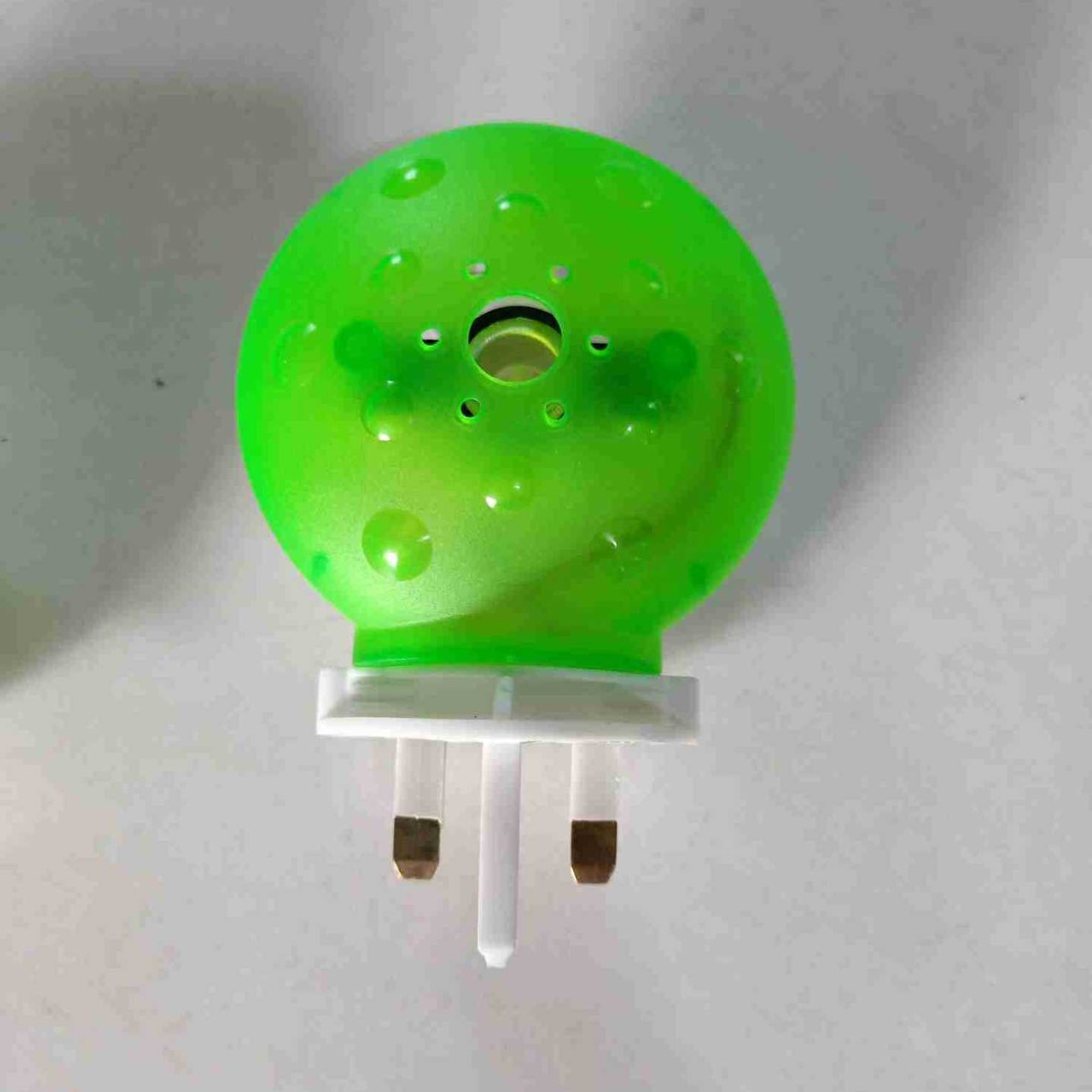 厂家生产蚊香电加热器，小英三插，陶瓷发热芯