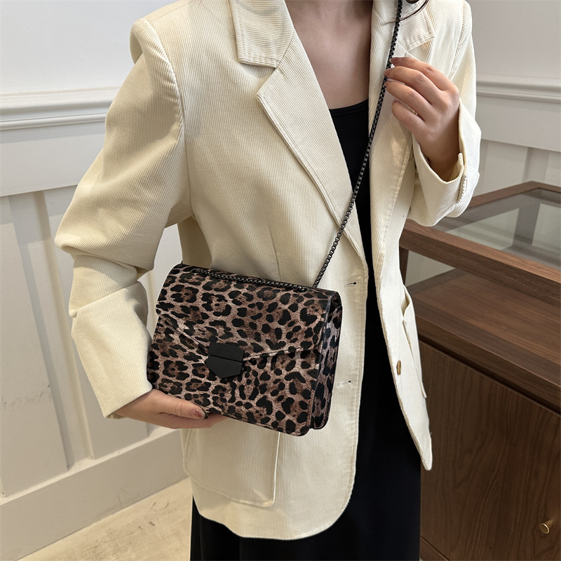 2024 nuevo diseño de nicho de cadena popular de este año, bolso de hombro pequeño, bolso de leopardo de alta calidad de gran capacidad