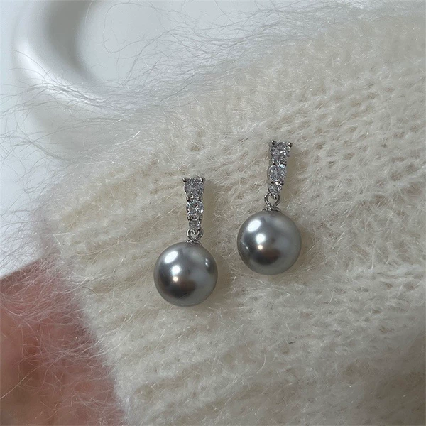 Silver-peardrop diamond