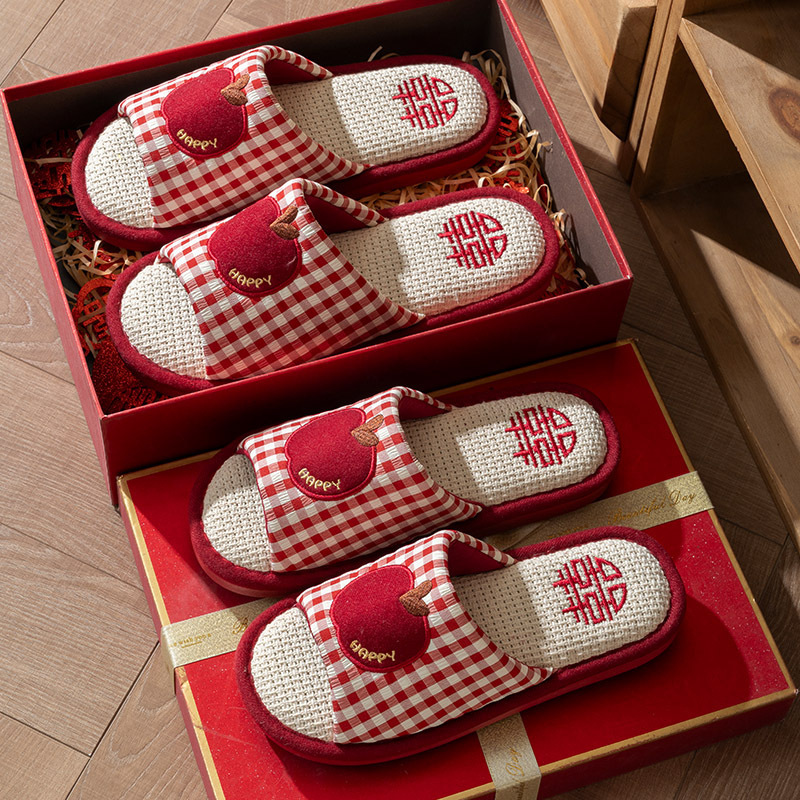 A Pair of Red Linen Wedding Slippers for Summer, Non-Slip and Breathable, for the Bride and Groom, Wedding Dowry Couple Slippers with Open Design