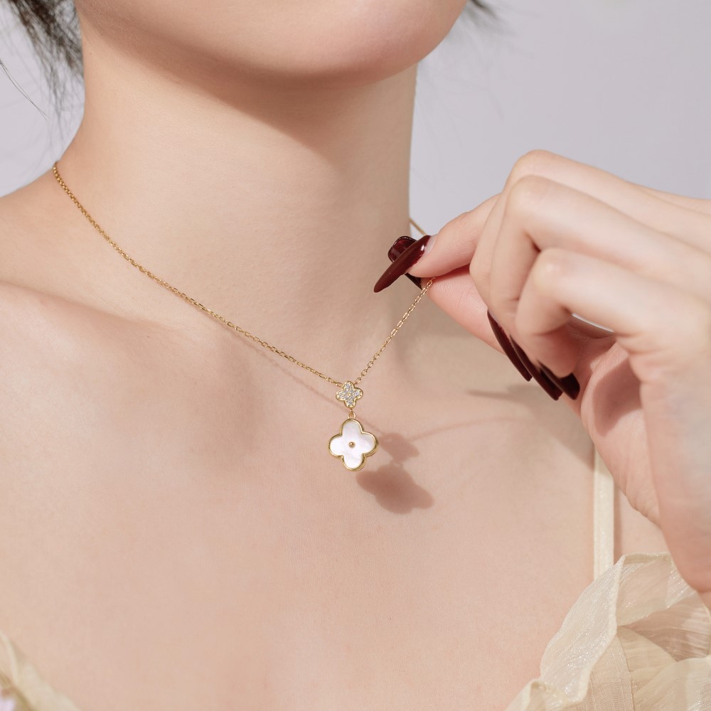 Korean version of the new four-leaf clover titanium steel necklace female white mother shell zircon inlay fashion Joker exquisite design ornaments wholesale